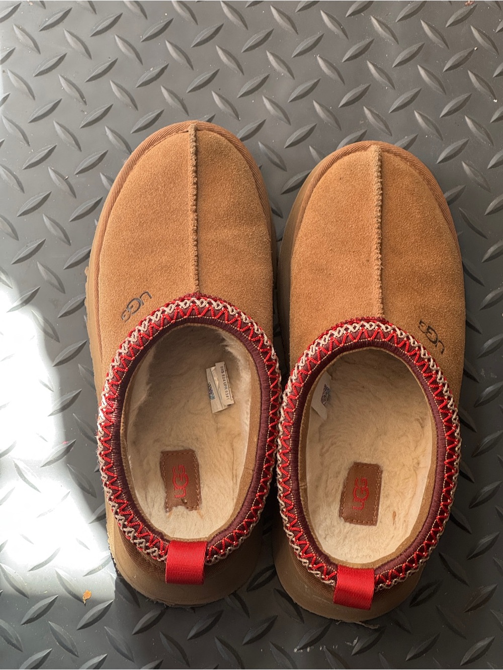 UGG size 7 Women's Tasman 2 Platform Slippers